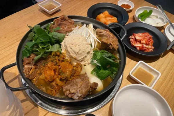 Kongbbyeosut Gamjatang | Korean food in Myeongdong - Thumbnail