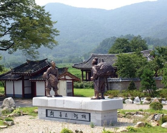 外国人首尔/忠清（2天1夜）- 液塘湖雕塑公园，鳄湾御亭公园，液塘湖日落观赏，景福宫，明洞