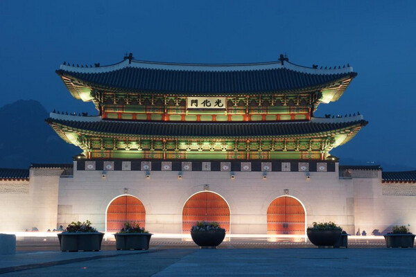 A must-visit one-day trip for first-time visitors to Seoul (Gyeongbokgung Palace, Myeongdong, N Seoul Tower + Hanbok Soap Making Experience)