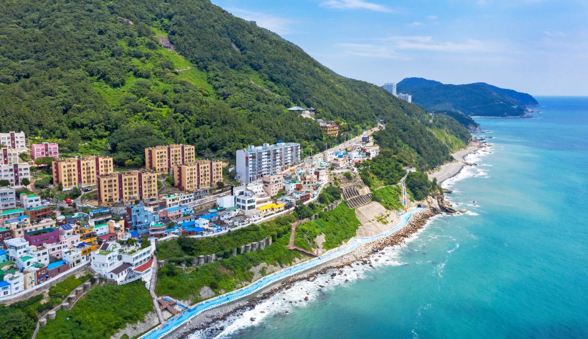 West Busan Hotspots Day Tour | Taejongdae + Huinnyeoul Culture Village + Gamcheon Culture Village + Songdo Skywalk | Busan Departure