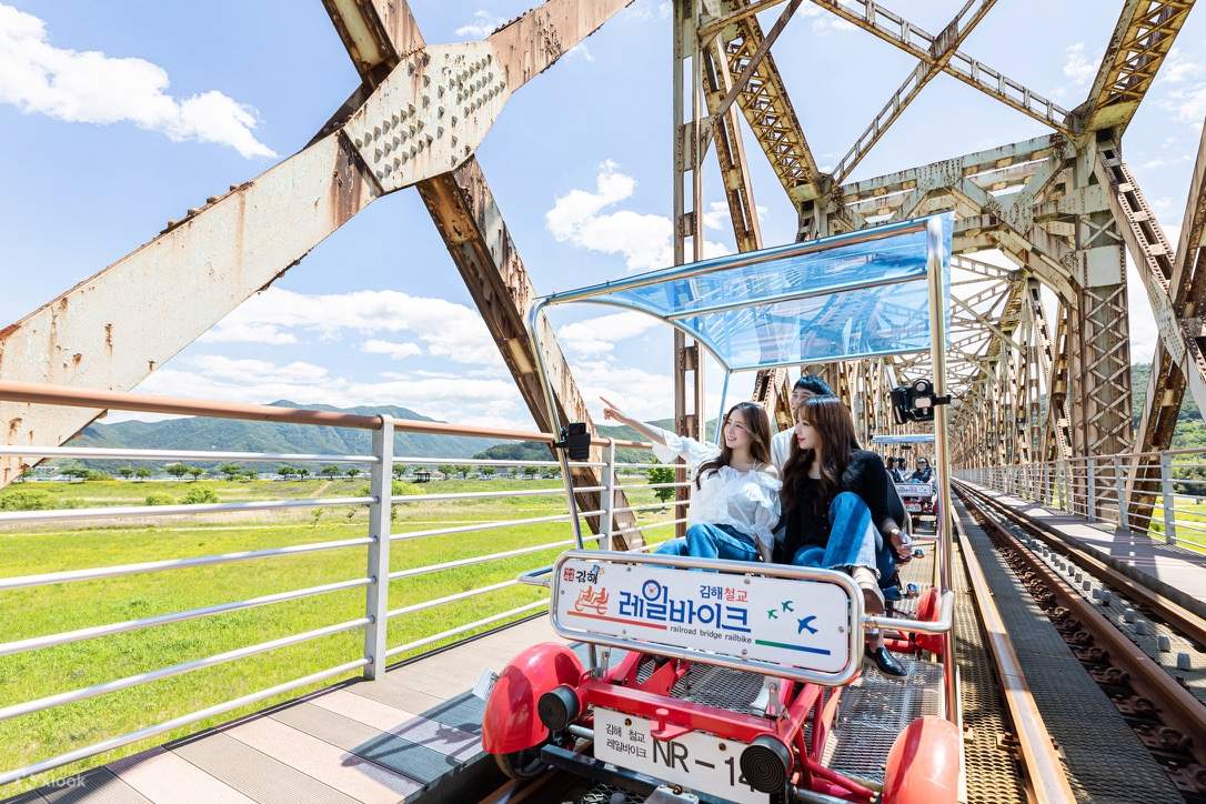 Gimhae Gaya Theme Park + Gimhae Nakdong River Rail Park + Gamcheon Culture Village Day TourㅣBusan Departure