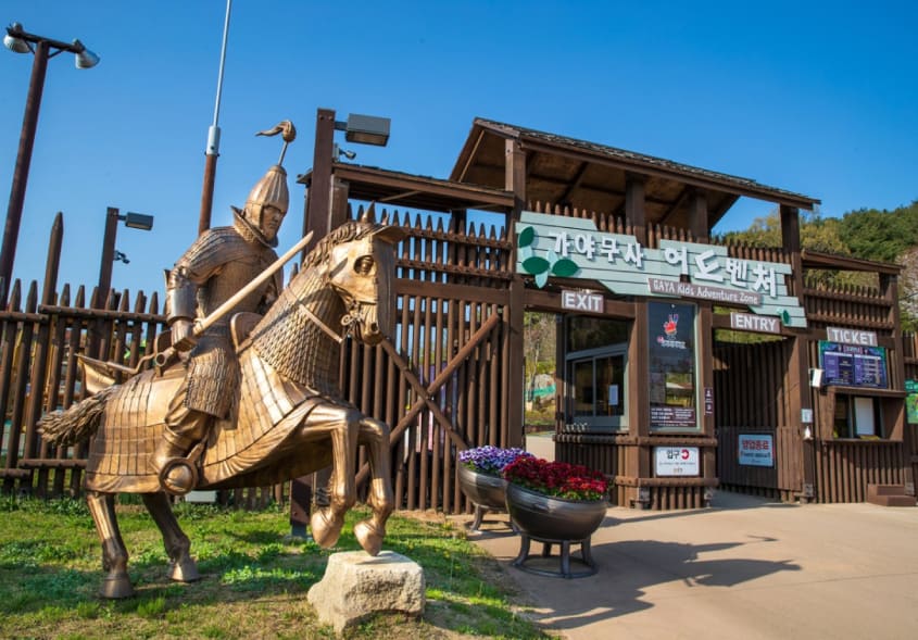 Gimhae Gaya Theme Park + Gimhae Nakdong River Rail Park + Gamcheon Culture Village Day TourㅣBusan Departure