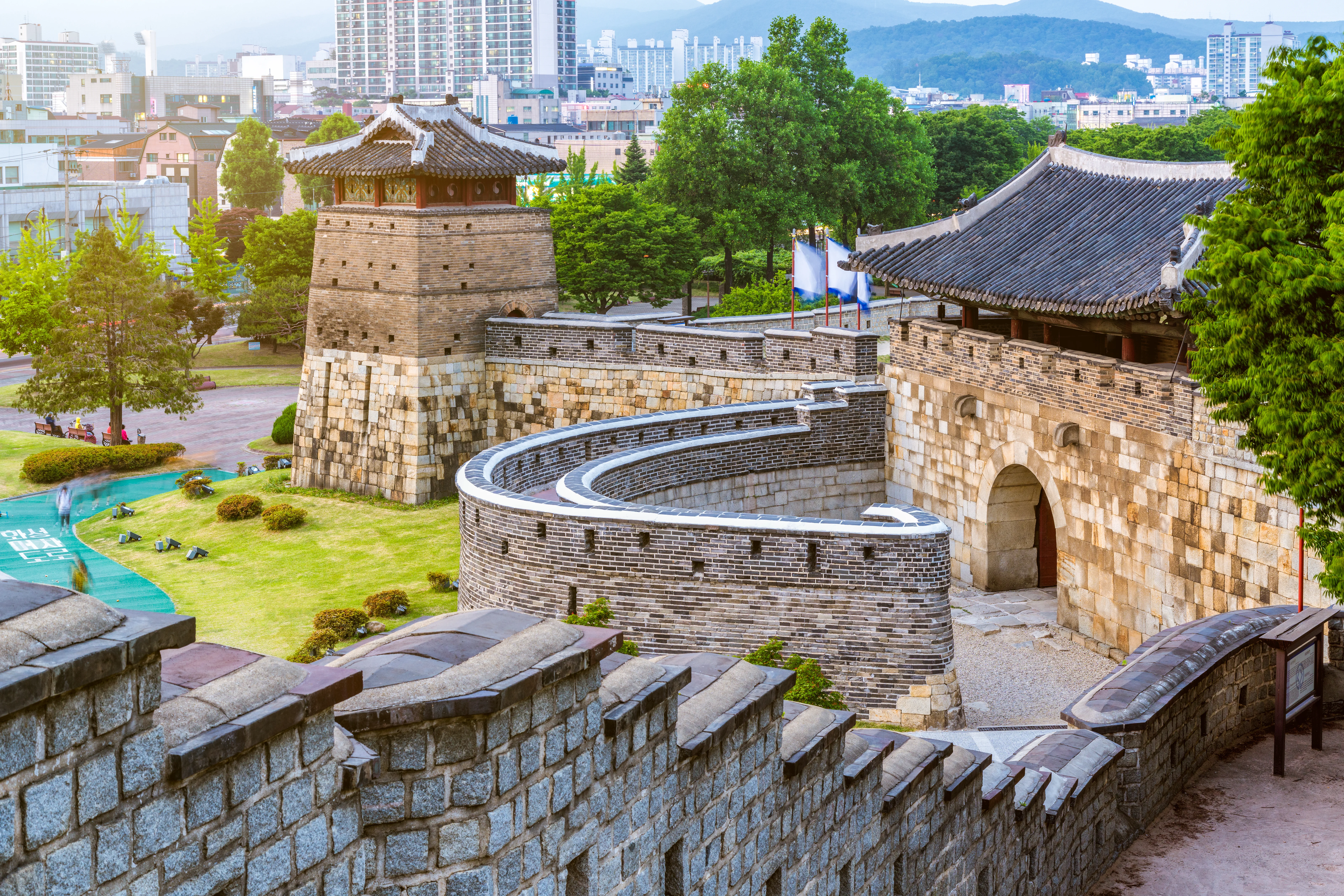 A time machine tour that brings Korea's past and present together (1-day trip to Korean Folk Village, Suwon Hwaseong Fortress, etc.)