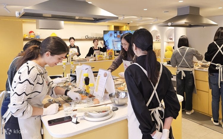 K-FOOD & K-BEAUTY 1-Day Experience in Seoul