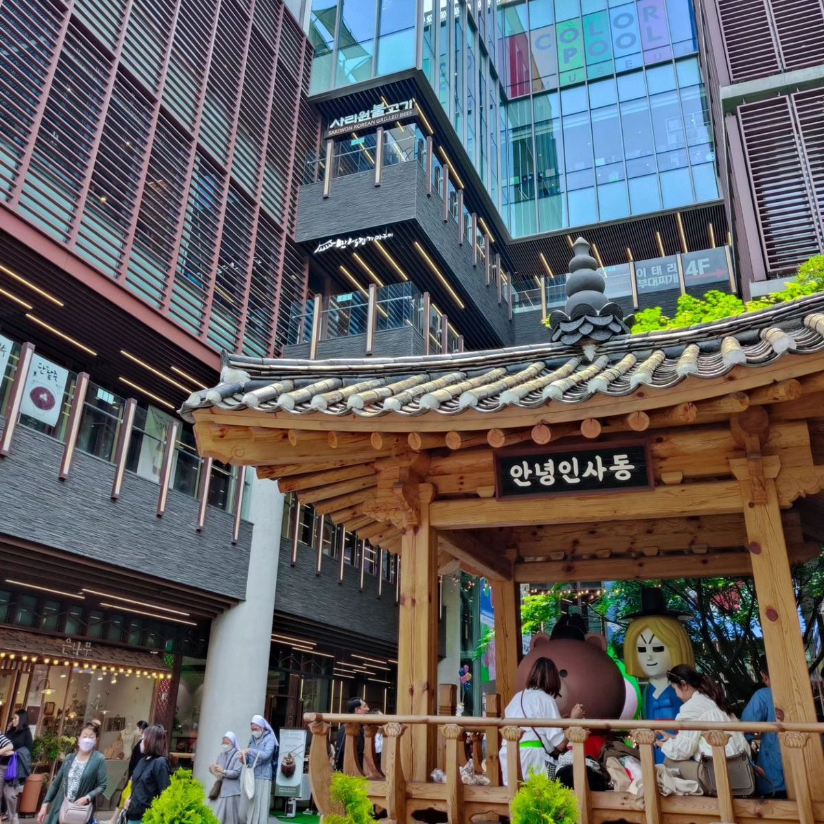 K-pop Culture 1-Day Tour for Foreigners (Hongdae Street, K-pop Dance Class, Myeongdong HiKR Ground, Nanta Show)