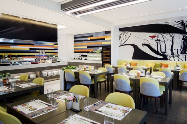 Deluxe Twin with Breakfast for 2