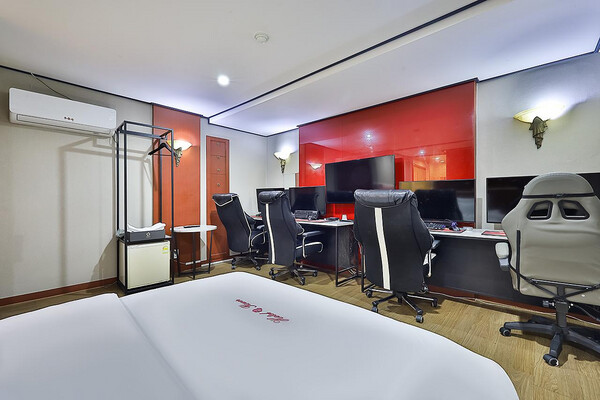 High-spec 5PC room / Bathtub x (RTX3070 no-hard) (32 inches / new product / Netflix / YouTube Premiu