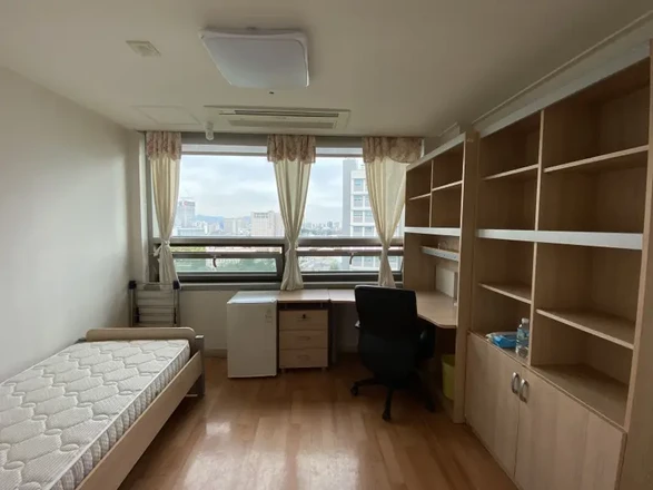 1-Person Room (Dream, Vision, Frontier)